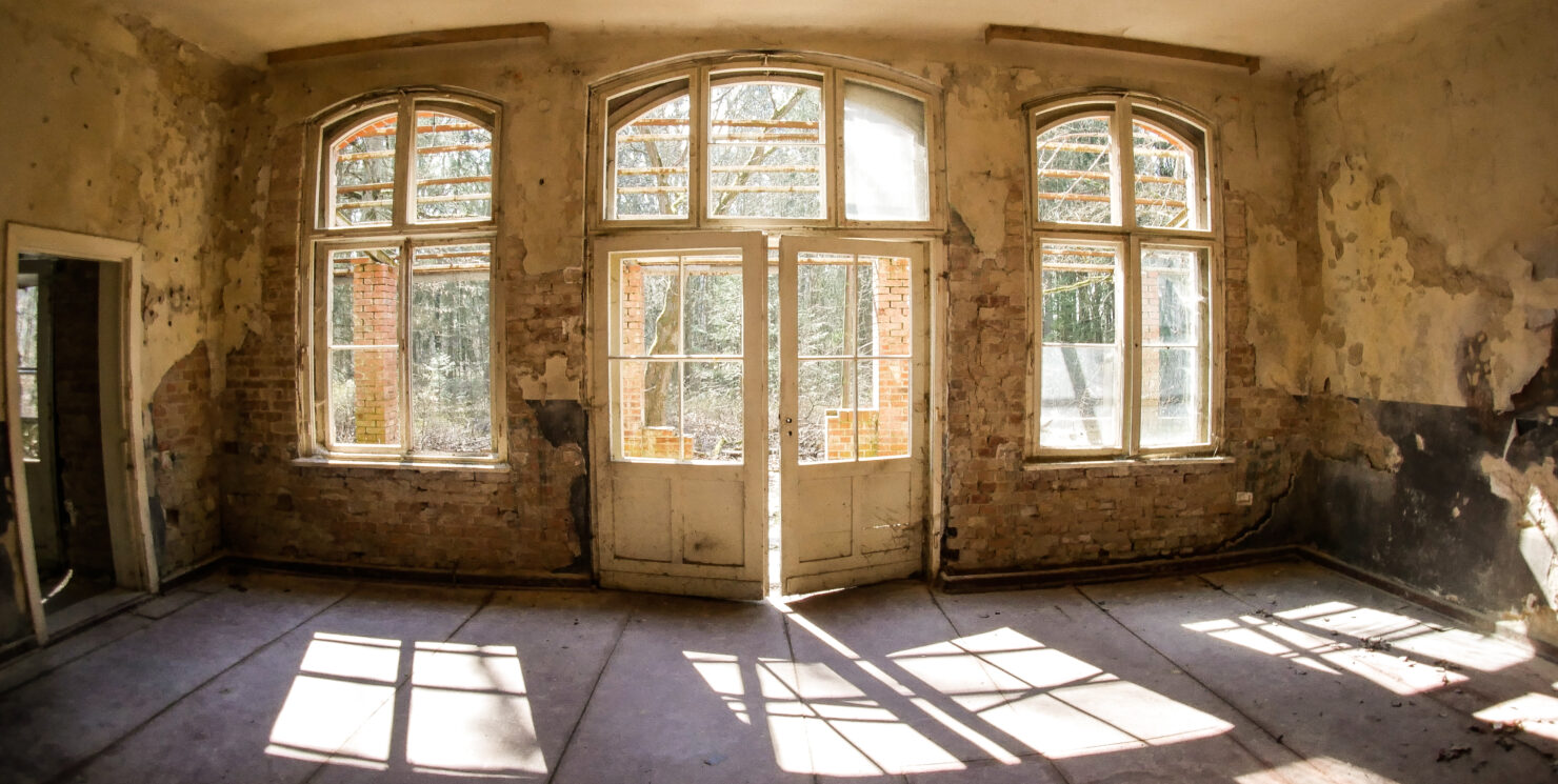Verlassene Welten: Lost Places Fotografie leicht gemacht – Dein ultimativer Guide für eine sichere Fotosafari und beeindruckende Urban Exploration